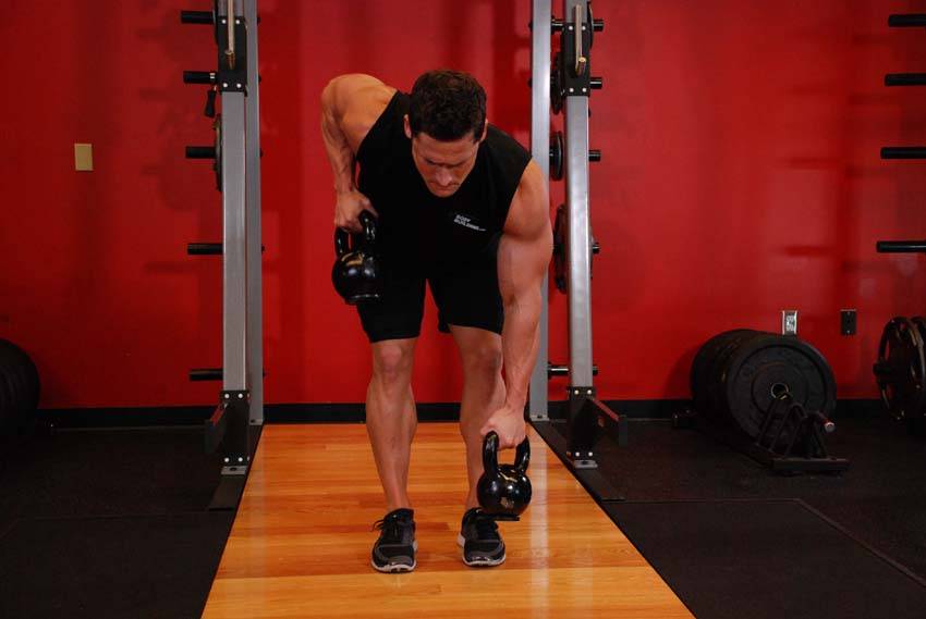 Alternating Kettlebell Row - Step 1