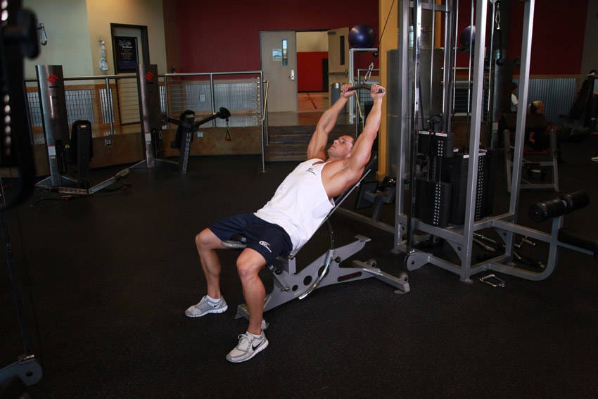 Cable Incline Pushdown - Step 0