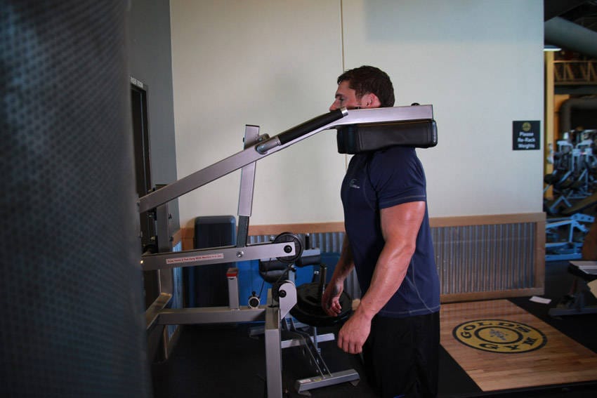 Calf-Machine Shoulder Shrug - Step 0