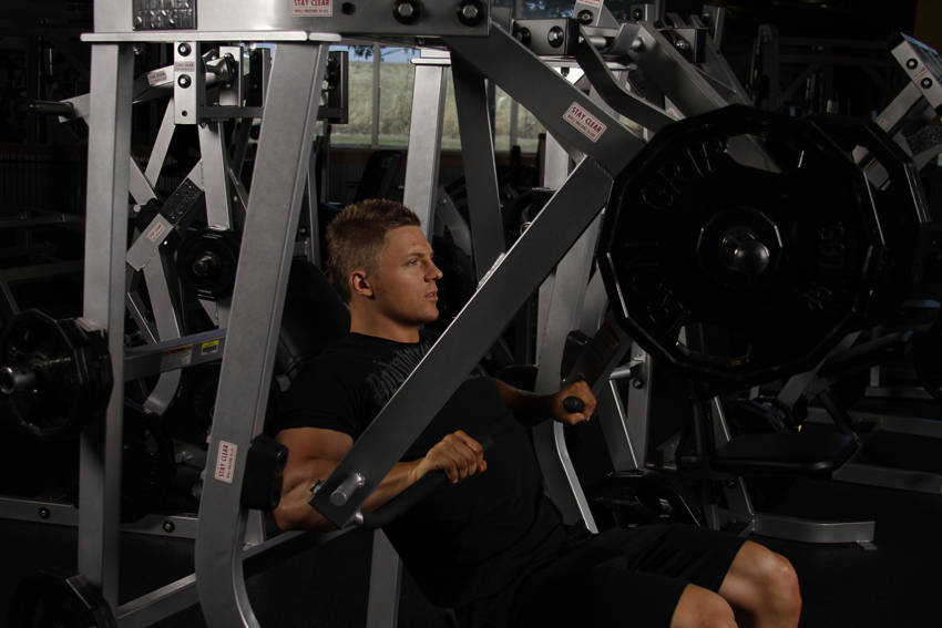 Leverage Decline Chest Press - Step 0