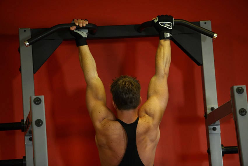 Mixed Grip Chin - Step 0