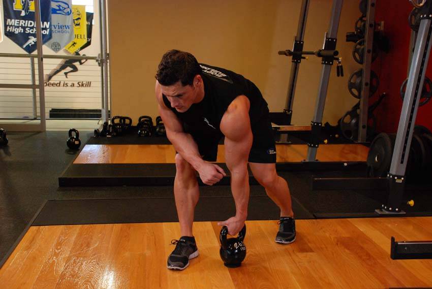 One-Arm Kettlebell Row - Step 0