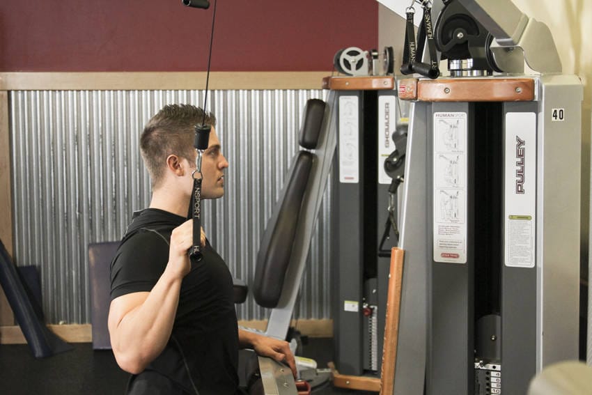 One Arm Lat Pulldown - Step 1