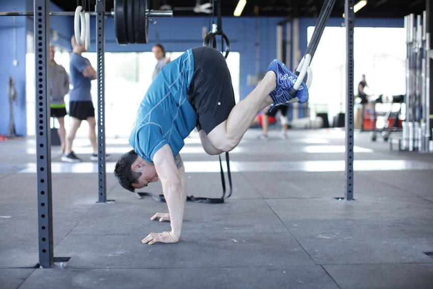 Suspended Reverse Crunch - Step 1